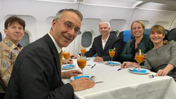 Repas gastronomique à bord de l'avion sans ailes Flylounge - Bon cadeau